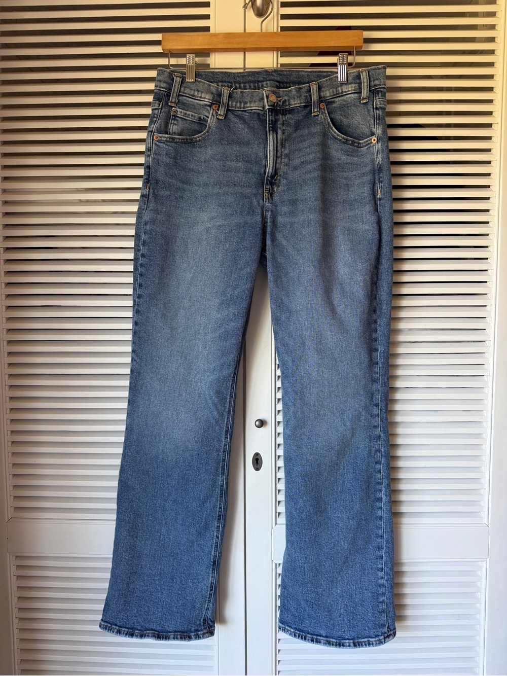 GAP Women's 90’s Loose Flare Mid Rise Jeans, 32R/14